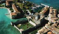  Sirmione hotels inns bed breakfast lodgings accommodations self-catering apartments holidays houses villas Lombardy vacation rentals. 